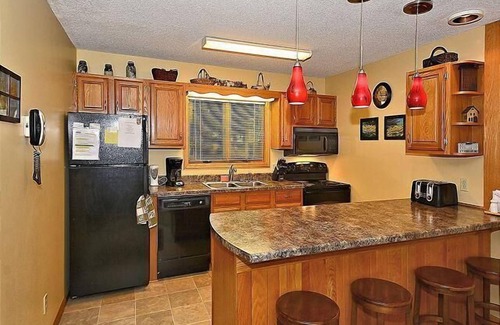 Davis Condo | DF79- Pet friendly! Awesome amenities! Pool!
