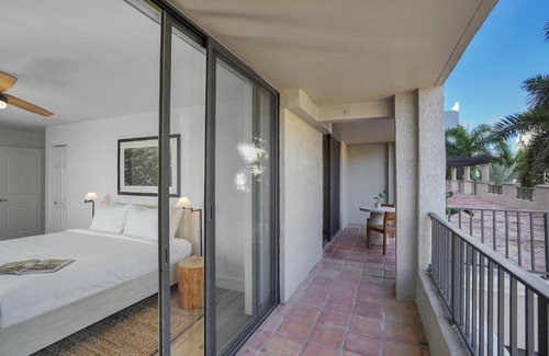 Coral Gables Section Apartment | Dharma Home Suites Coral Gables at Gables Grand Plaza