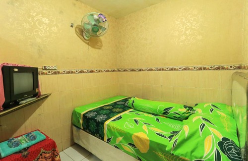 Bungurasih House | Dharmawati Homestay Syariah at Terminal Purabaya