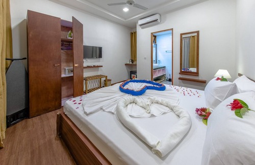 Dhiffushi House | Dhiffushi White Sand Beach Hotel