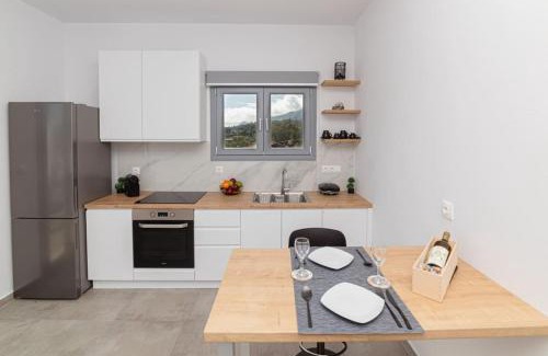 Liapades Apartment | Di La Suite