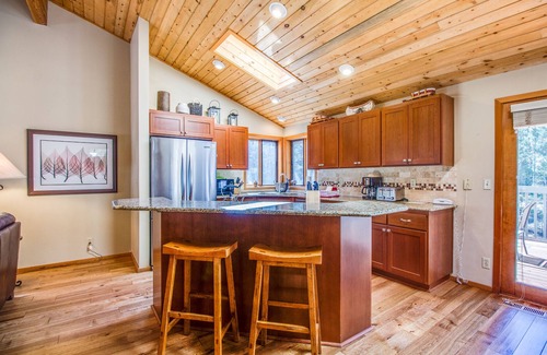 Sunriver House | DIAM04 - Reverse Living w/2 Large Decks, Newly Remodeled, Walk to Village