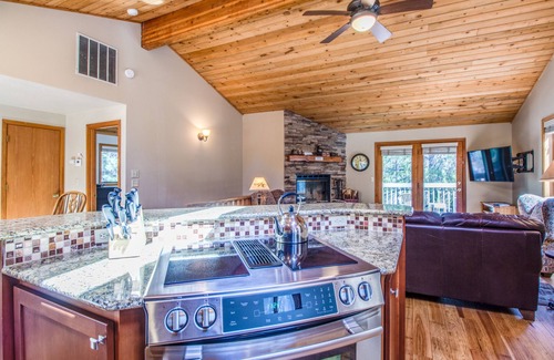 Sunriver House | DIAM04 - Reverse Living w/2 Large Decks, Newly Remodeled, Walk to Village