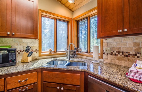 Sunriver House | DIAM04 - Reverse Living w/2 Large Decks, Newly Remodeled, Walk to Village