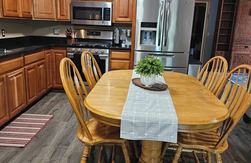 Grants Pass Cottage | Diamond D Fully Furnished 1 Bedroom Guest House