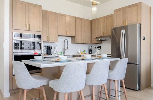 Waikiki Condo | Diamond Head & Oceanview Retreat – Two Condos in Waikiki Banyan