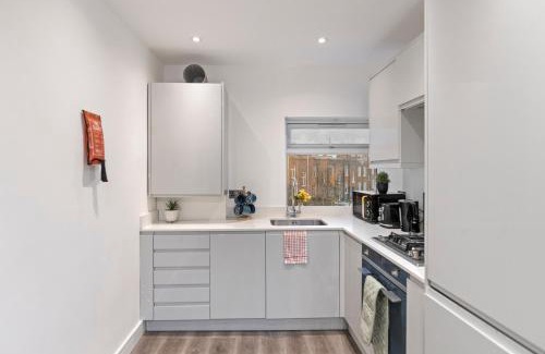 Haverstock Apartment | Diamond Suite Camden Town 3 Bedroom Sleeps 11