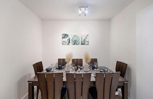 Haverstock Apartment | Diamond Suite Camden Town 3 Bedroom Sleeps 11