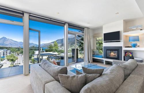Queenstown City Centre House | Diamond Villa - Lake Views, Central Location