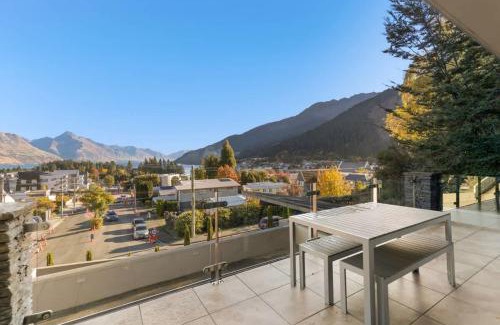 Queenstown City Centre House | Diamond Villa - Lake Views, Central Location