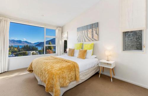 Queenstown City Centre House | Diamond Villa - Lake Views, Central Location