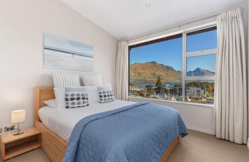 Queenstown City Centre House | Diamond Villa - Lake Views, Central Location