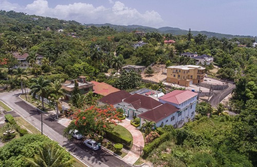 Reading Villa | Diamond Villas and Suites