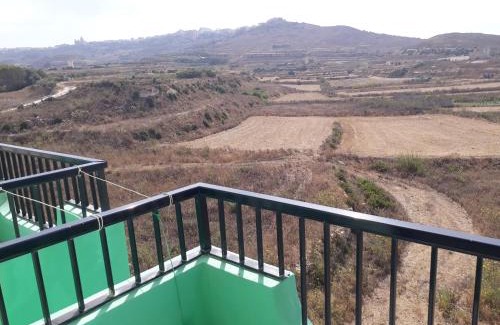 Marsalforn Apartment | Diamonds country-view apt