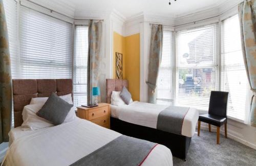York Bed & Breakfast | Diamonds Villa near York Hospital