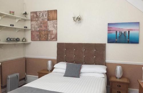 York Bed & Breakfast | Diamonds Villa near York Hospital