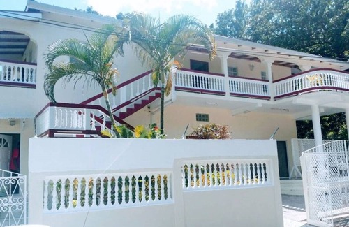 Soufriere House | Diamondview Cherry Studio