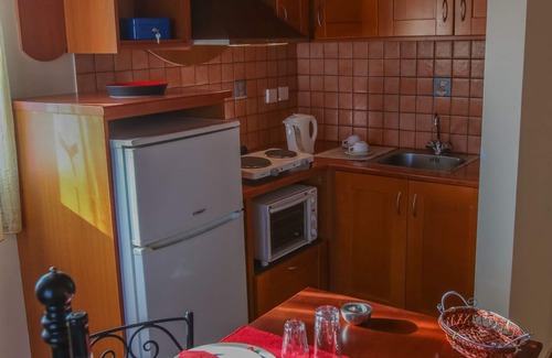 Leivathos Apartment | Diana Studios & apartments Enjoy an alluring beach and impeccable services