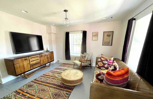 Marfa House | Dickson Marfa House - Spacious 7-Bedroom Vacation Rental + Events