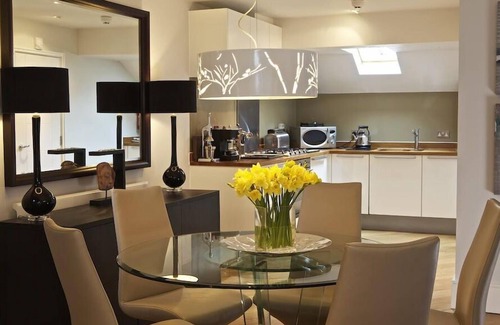 Dartmouth Cottage | DIDDLY SQUAT, 43 DART MARINA, family friendly in Dartmouth