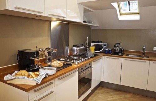 Dartmouth Cottage | DIDDLY SQUAT, 43 DART MARINA, family friendly in Dartmouth