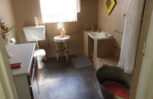 Vredefort House | Die Blikhuis Guest house