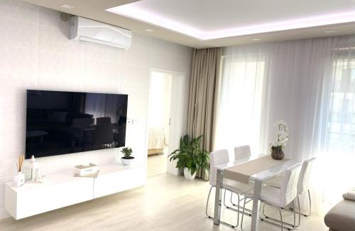 Nove Mesto Apartment | Die Eleganz - Exclusive Apartment near the City Center with Free Private Parking