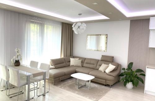 Nove Mesto Apartment | Die Eleganz - Exclusive Apartment near the City Center with Free Private Parking