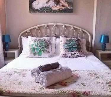 Tierpoort House | Die Woestynroos Gastehuis