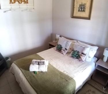 Tierpoort House | Die Woestynroos Gastehuis