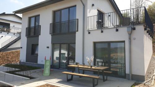 Heringhausen House | diemelblick acht - Ferienhaus für 6 Personen mit Sauna, Garten und Dachterrasse mit Panoramablick