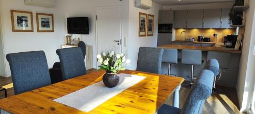 Diemelsee Apartment | Diemelsee Chalet - romantisches Ferienhaus im Sauerland Nähe Willingen Winterberg mit Seeblick
