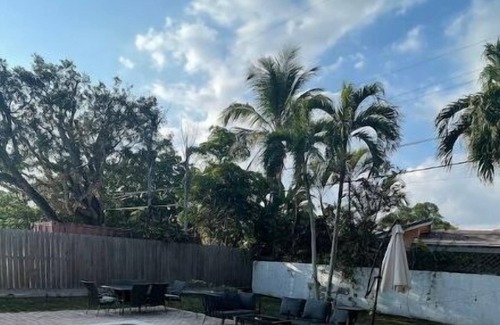 Coral Gables House | Digital Nomad Boho House -UM walking