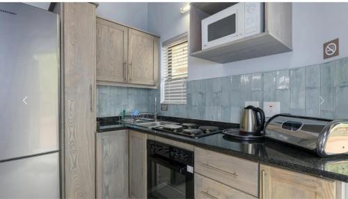 Madibeng Apartment | Dikhololo