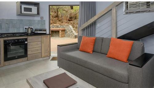 Madibeng Apartment | Dikhololo