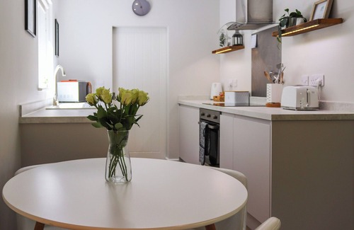 Bont Newydd Cottage | Dinas Lodge - UK47607
