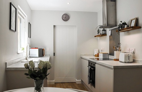 Bont Newydd Cottage | Dinas Lodge - UK47607