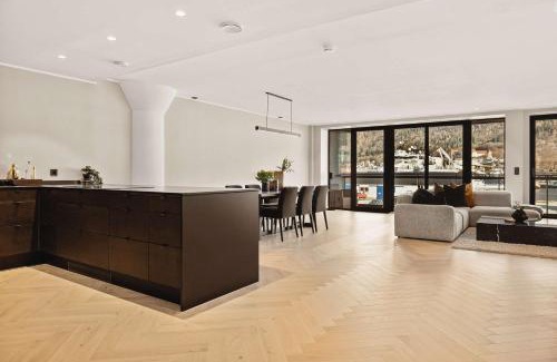 Bergen City Centre Apartment | DINBNB Apartments l 250m to Bryggen I Rooftop I Spacious Luxury Apt