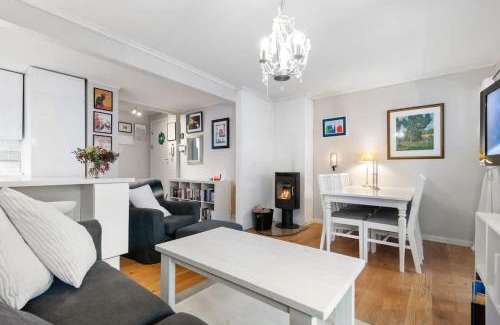 Sandviken Apartment | Dinbnb Homes I Family Friendly Home in Historical Sandviken