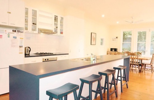 Queenscliff House | DINGHYS REST