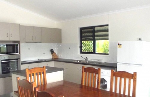 Dingo Beach House | Dingo Beach House - quiet getaway
