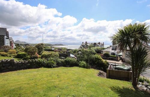 Criccieth Apartment | Dinlle