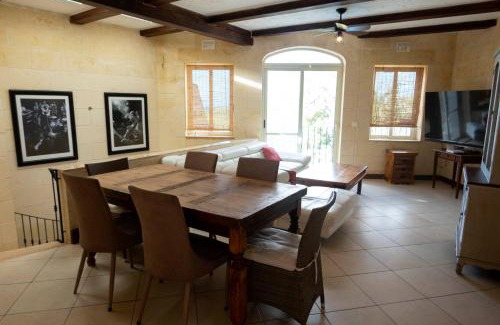 Ta' Għammar House | Dionisia Holiday Home