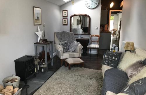 Cooden House | Dippy cottage