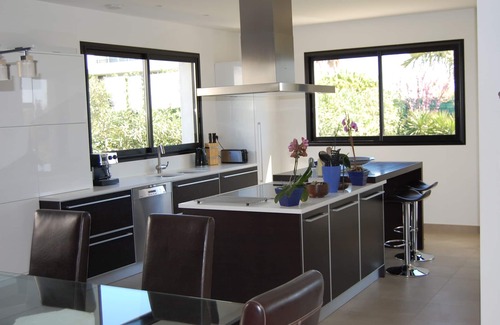 Sete Villa | Direct access to the beach, swimming pool, 8 people, modern 5-star villa