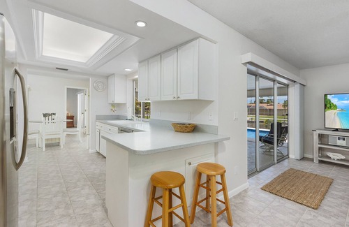 Pelican House | DIRECT ACCESS WATERFRONT. RELAX. Everything you need for a great vacation. 🌴