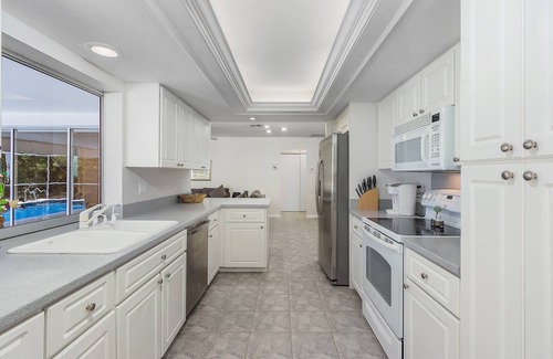 Pelican House | DIRECT ACCESS WATERFRONT. RELAX. Everything you need for a great vacation. 🌴