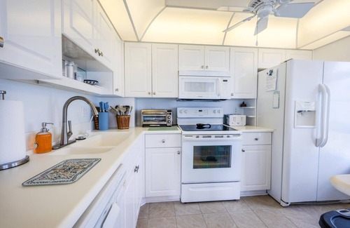 Marco Island Condo | Direct bchfrt 2-bedroom condo in welcoming Marco Island with WiFi, fitness room