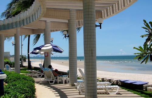 Nong Kae Apartment | Direct Beach Access in downtown Hua Hin, 2-Bedroom fully furnished