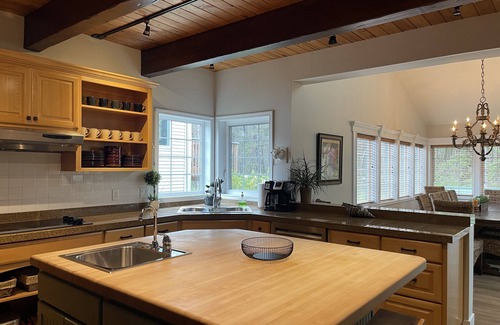 Rockaway Beach House | Direct Beach Access, 4,500 sq. ft., Renovated, Elegant, Great for Entertaining